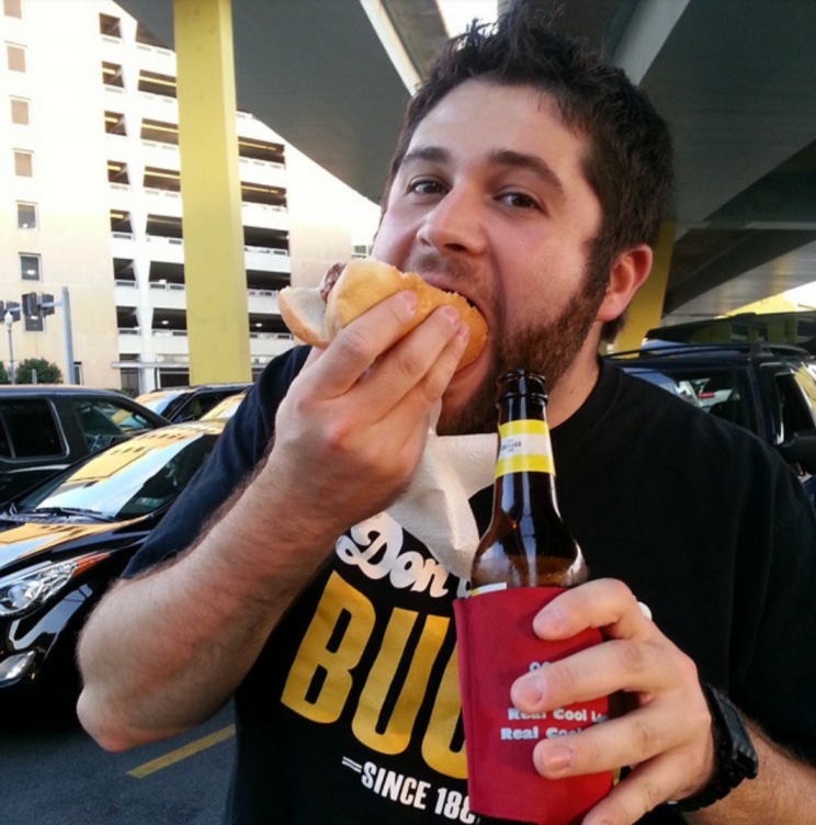 Me tailgate eating
